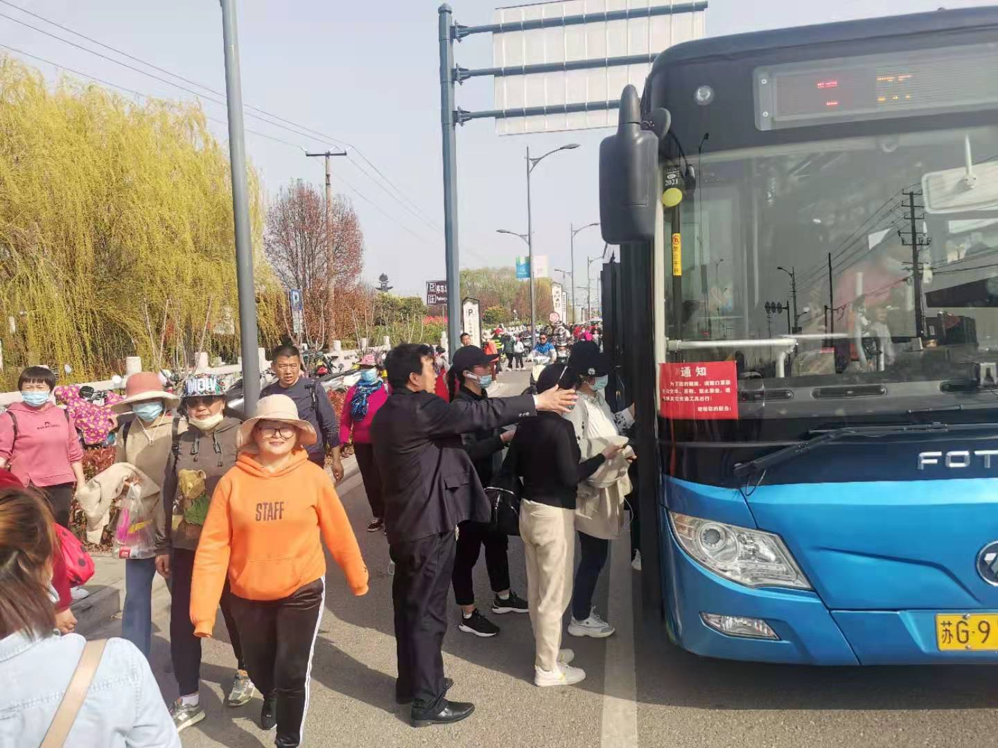 公交事業(yè)一部加強“桃花澗”風景區(qū)現(xiàn)場管理保障乘客安全出行